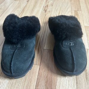 UGG slipper slides black size 8